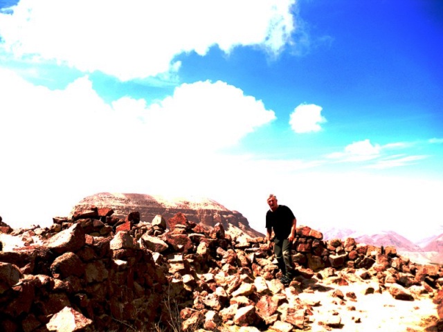 Rovine_della_CulturaTiwanaku_sul_Cerro_Mejia._26_gennaio_2011