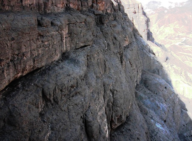 Subiendo_al_Cerro_Sagrado_a_las_Culturas_Tiwanaku_y_Wari_-_Huari._Foto_di_Giovanni_Pais_Becher